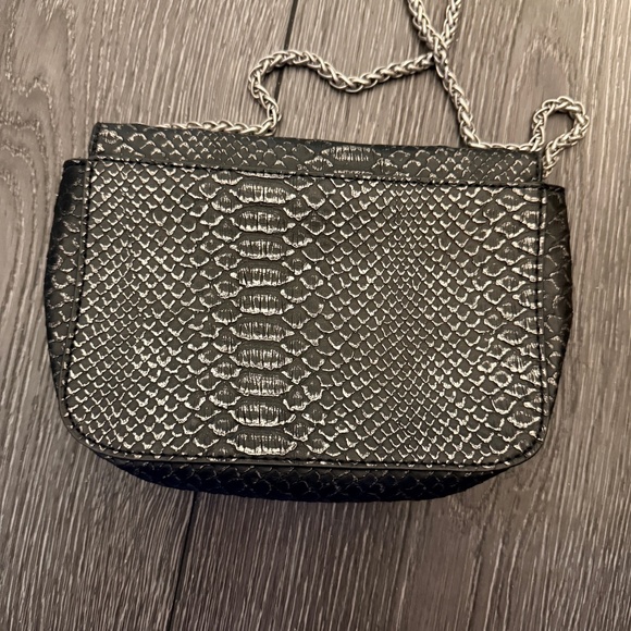 Punk leather & chain crossbody bag - Picture 2 of 6